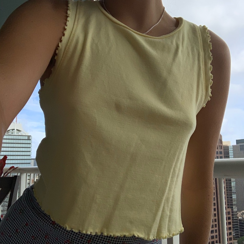 Ruffled halter top 🌼💛